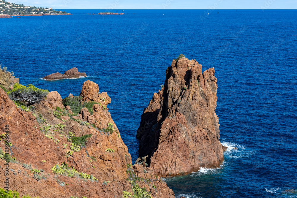 Obraz premium red cliffs on the Cote d'Azur, Provence, France