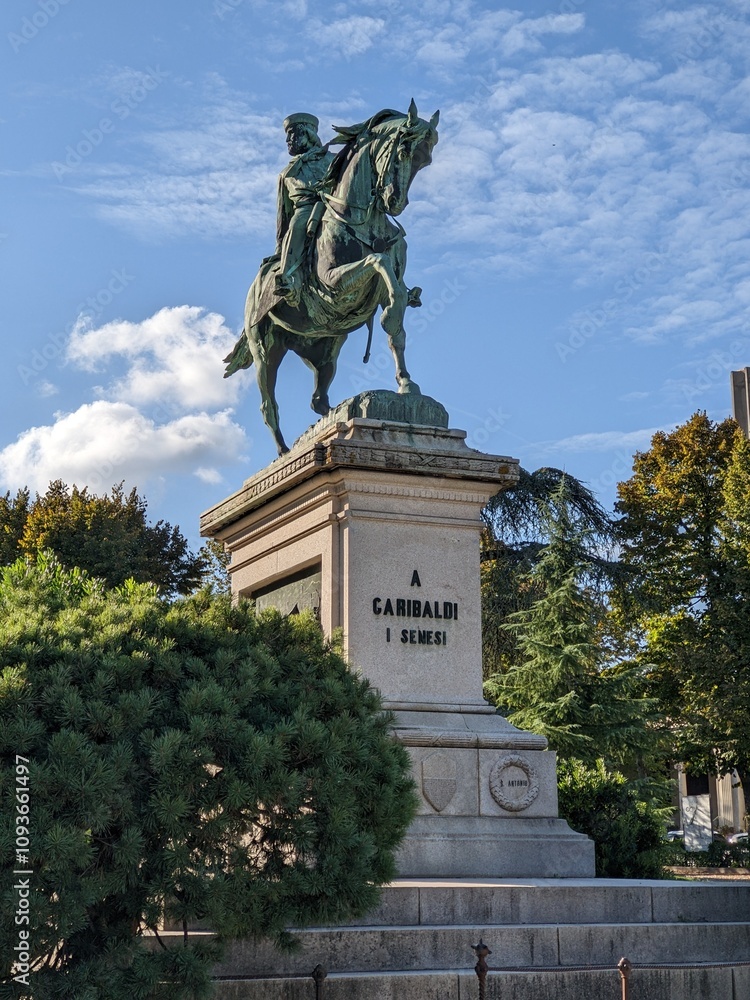 Obraz premium Statue of Garibaldi in Giardina La Lizza, Siena