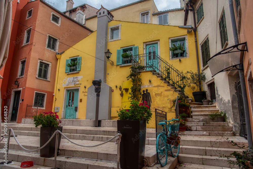 Obraz premium Beautifully landscaped streets and small squares in Rovinj, Istria, Croatia