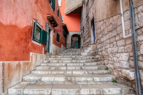 Fototapeta Naklejka Na Ścianę i Meble -  Beautifully landscaped streets and small squares in Rovinj, Istria, Croatia