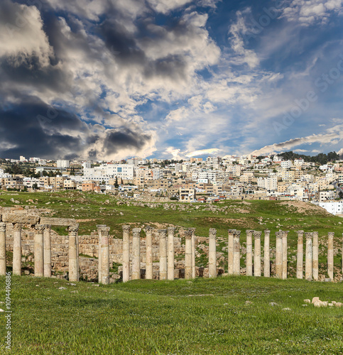 Roman ruins (against the background of a beautiful sky with clouds) in the Jordanian city of Jerash (Gerasa of Antiquity), capital and largest city of Jerash Governorate, Jordan #1094496886