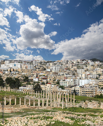 Roman ruins (against the background of a beautiful sky with clouds) in the Jordanian city of Jerash (Gerasa of Antiquity), capital and largest city of Jerash Governorate, Jordan #1094497471