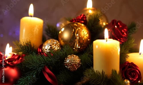 クリスマスのキャンドルとオーナメントの装飾3