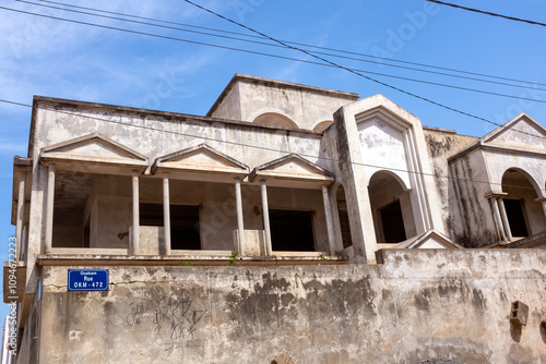 immeubles à l'abandon dans la banlieue de Dakar au Sénégal en Afrique de l'Ouest