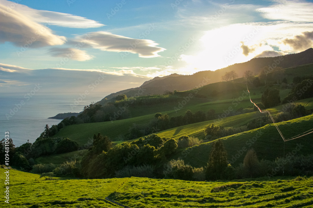 Obraz premium Sunset over the fields in Azores, Portugal