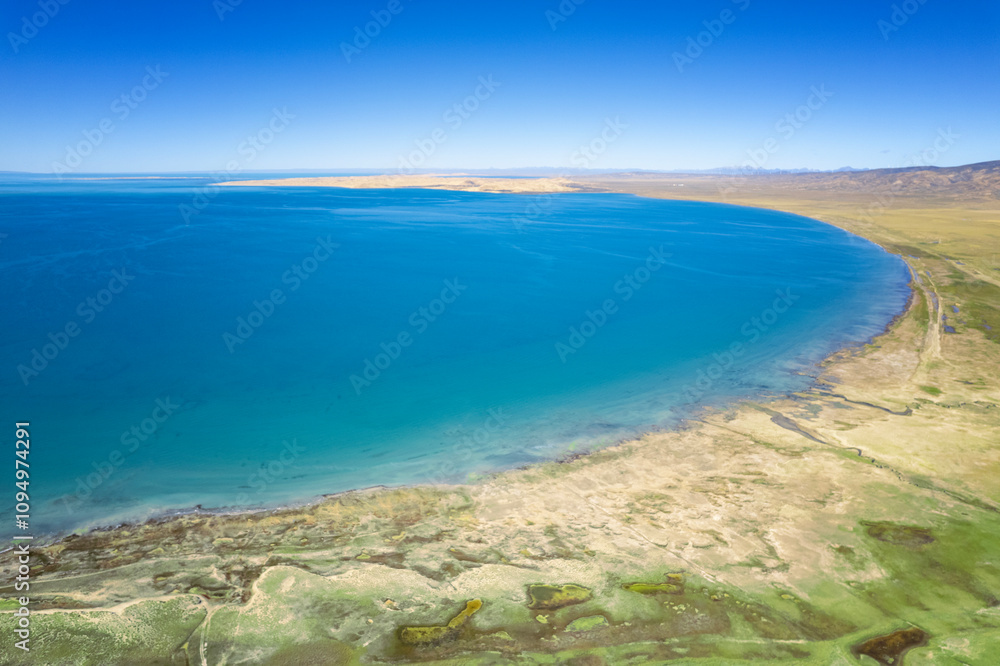 Obraz premium the sand with Qinghai lake