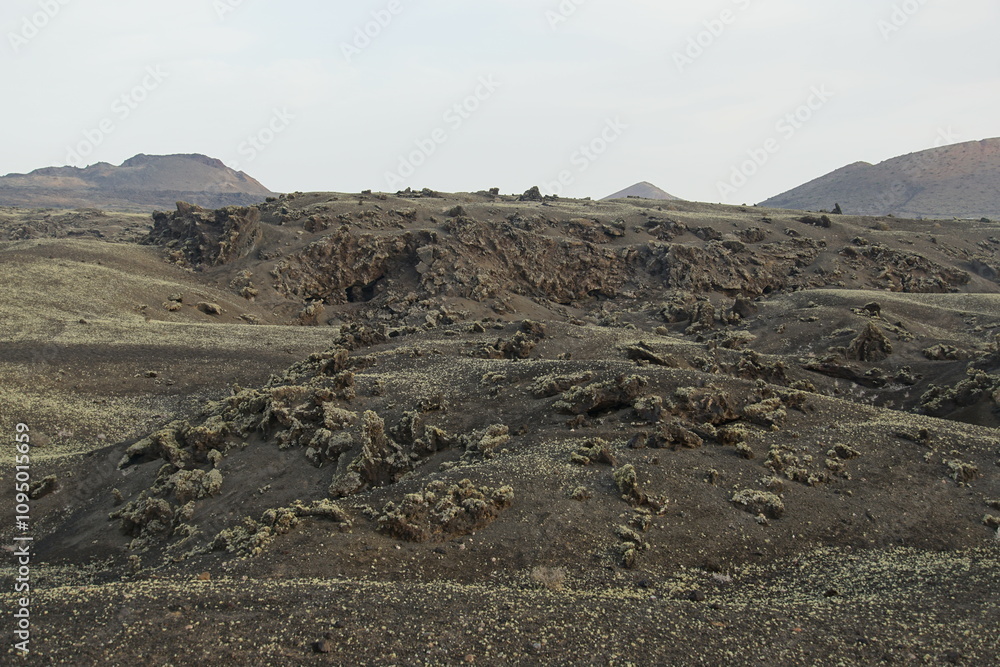Fototapeta premium volcano, lanzarote, mountains, solid lava, volcanic rocks, travelling, trekking, UNESCO, canary islands, spain, lichen, nature, november 2024, caldera de los cuervos, crater