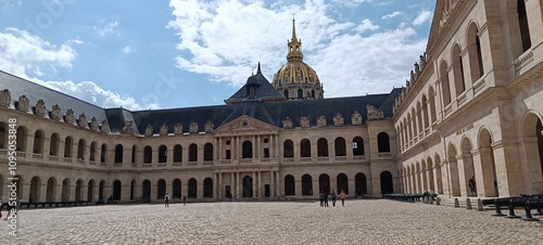 Das Hôtel des Invalides – Eine goldene Kuppel für die Ewigkeit photo