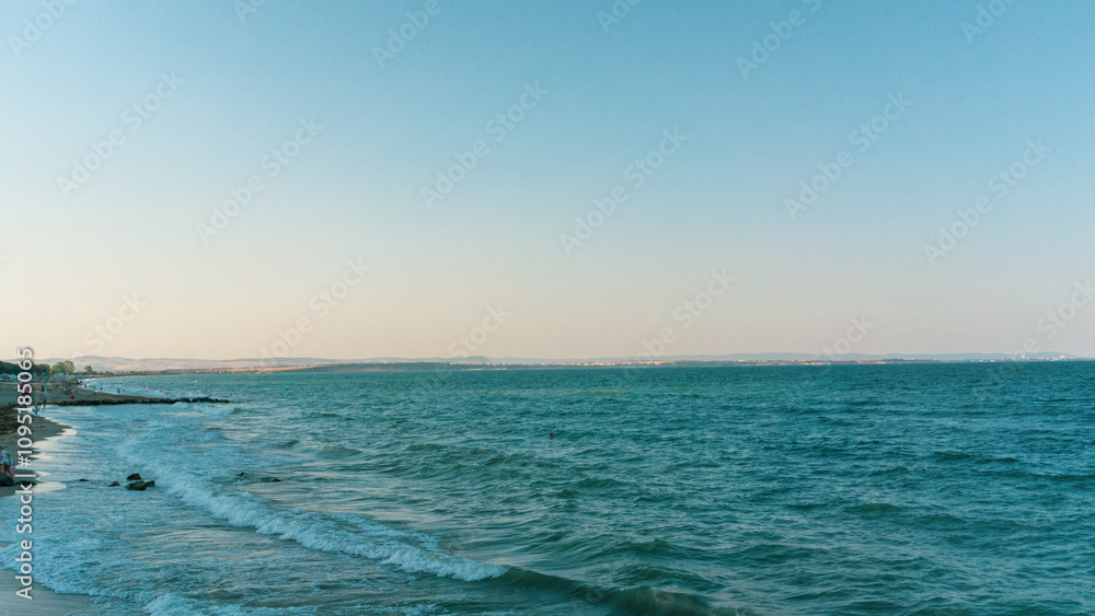 Obraz premium evening view of sea and clear sky