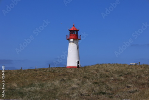 Blick auf die Küstenlandschaft am sogenannten Ellenbogen der Insel Sylt bei List	 photo