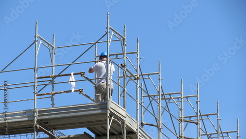 Lavori in corso nel cantiere edile per costruire photo