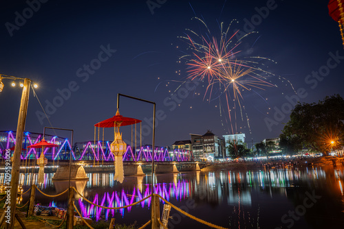 Quadro su tela fireworks show at iron bridge across ping river where decorate with a lot of co
