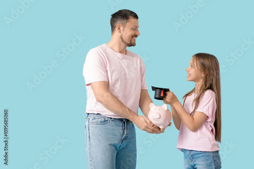Father and his daughter hol...
