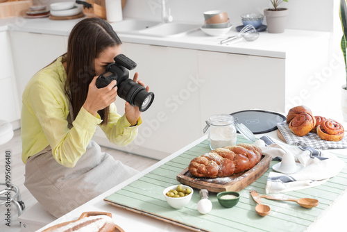 Young female photographer w...