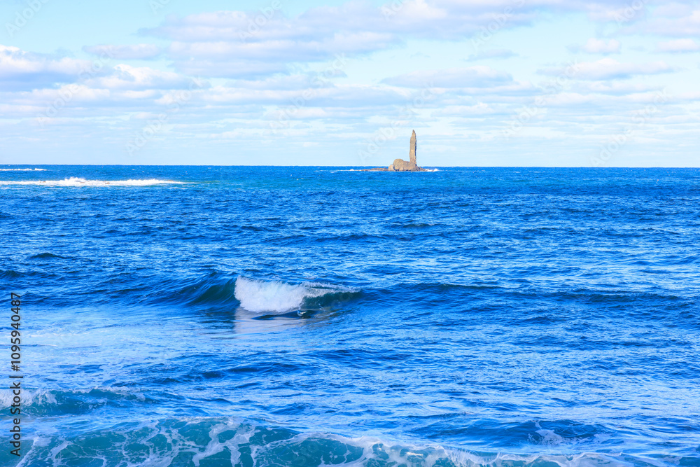 Obraz premium 余市町のローソク岩 – キャンドルのように立つ無人島の絶景