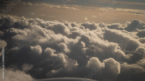 chmury samolot słuchawki trasa podróż turysta wyjazd ryanair