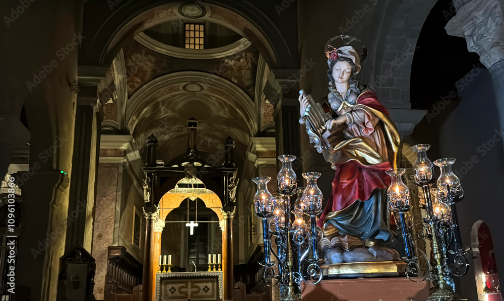 Φωτογραφία The statue of Saint Cecilia, patron saint of music, in the Cathedral of San Cata