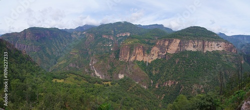 Fotografie Landscape of the Devil's Backbone, Route N40, Durango, Mexico
