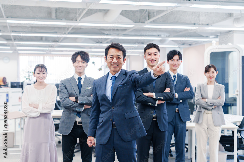 ビジネスパーソン集合写真（オフィス）