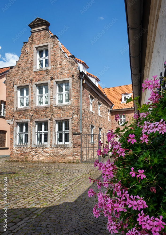Düsseldorf, Kaiserswerth, Suitbertus-stiftsplatz Düsseldorf, Kaiserswerth, Suitbertus-stiftsplatz
