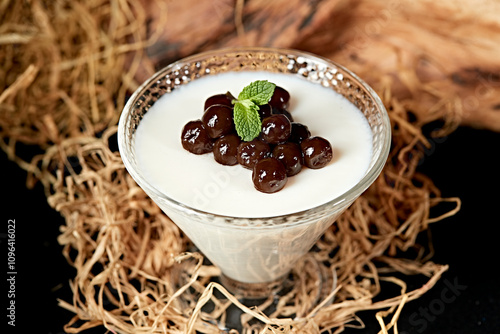 Delicious Hong Kong-style pearl yogurt cup photo