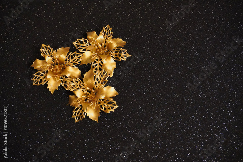 
Images of Christmas decorations on a black background, to use as greetings or in advertising campaigns