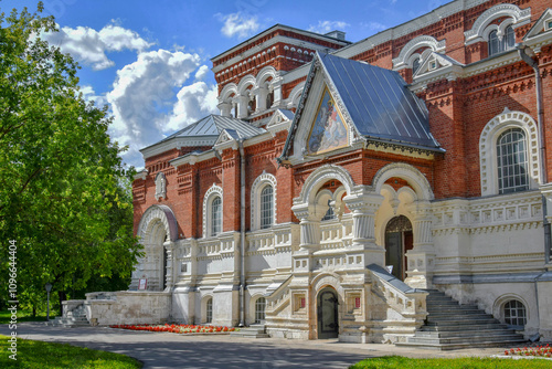 Tableau sur toile Crystal Museum building in Gus-Khrustalny town, Vladimir region of Russia