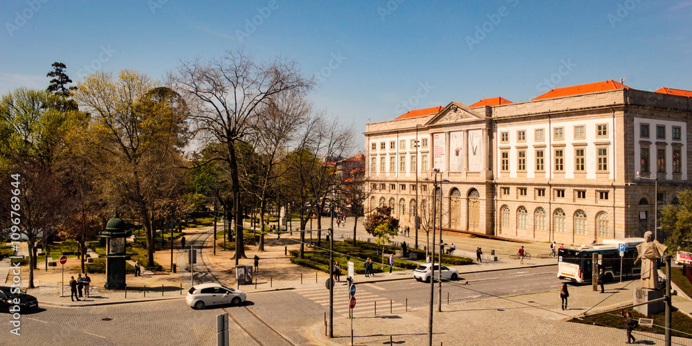 Fototapeta premium Lisboa garden and the facade of the University of Porto in the city of Porto, northern Portugal