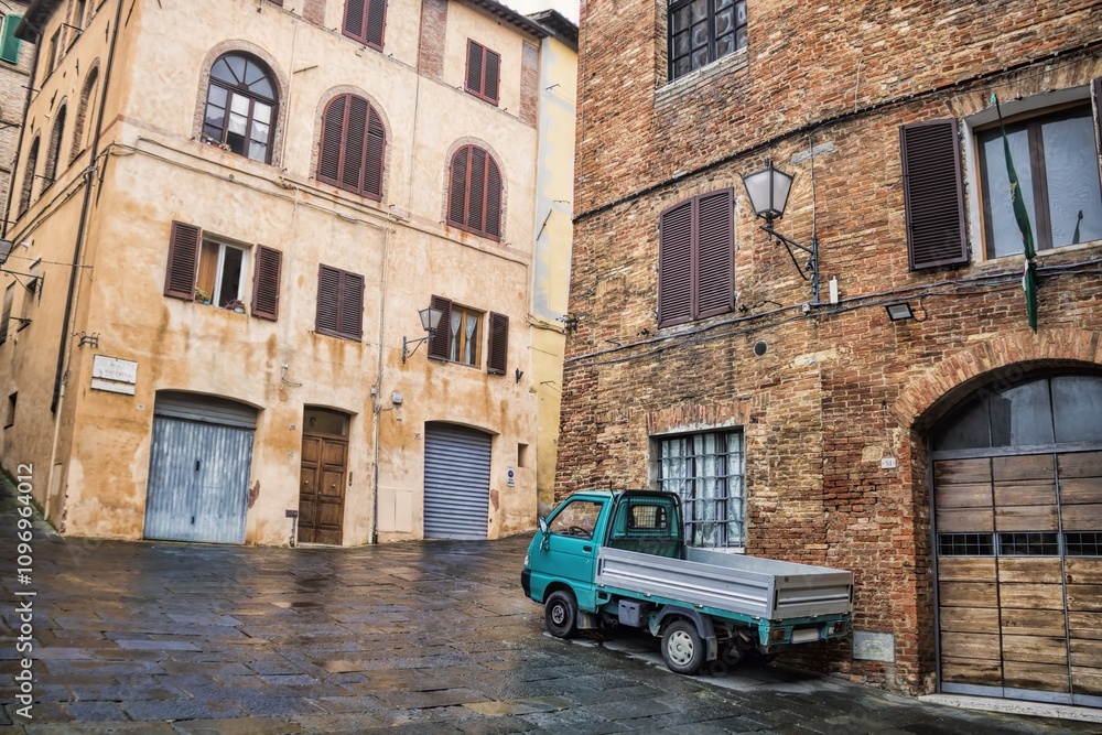siena, italien - pittoreske idylle an einem regentag
