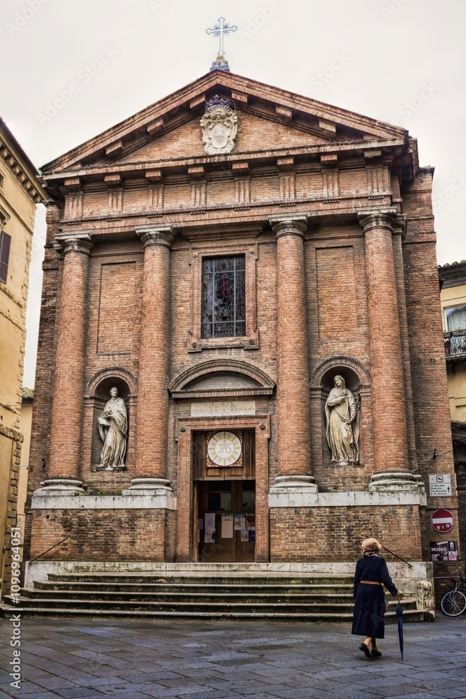 siena, italien - kirche san cristoforo in der altstadt