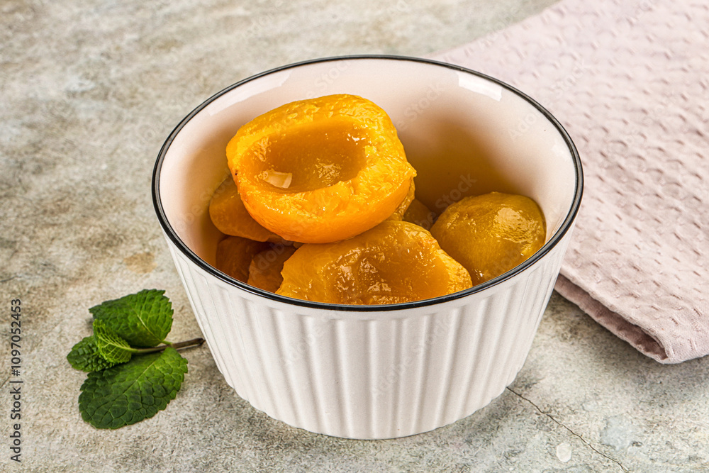 Canned marinated peach in syrop Canned marinated peach in syrop