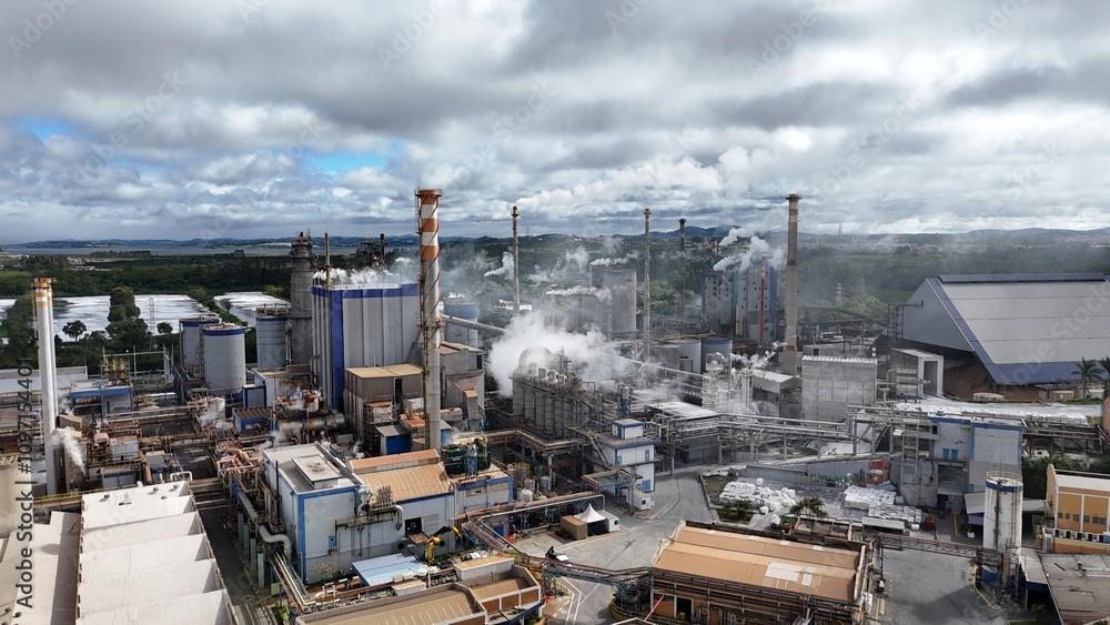 VIsão aérea de uma produção industrial de papel e celulose VIsão aérea de uma produção industrial de papel e celulose