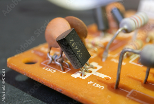 Foto High voltage transistor on the electronic circuit board