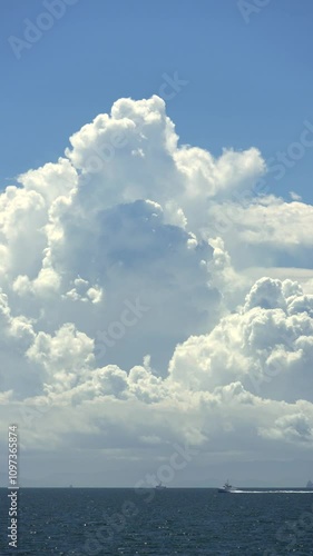 【タイムラプス】海上で発達する夏の積乱雲