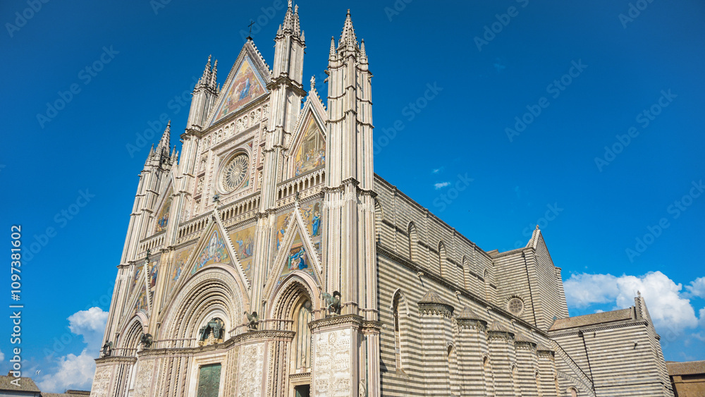 Obraz premium Orvieto, perched dramatically atop a volcanic tuff cliff in Umbria, Italy, is renowned for its stunning Gothic cathedral, ancient underground tunnels, and breathtaking views of the Italian countryside