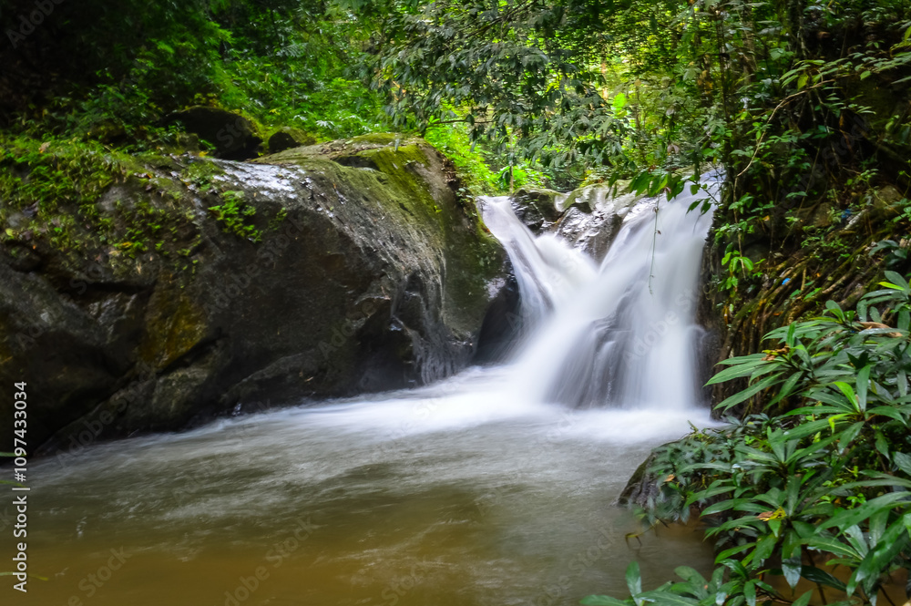 Naklejka premium Mae wong waterfall in jungle at Doi Saket chiangmai Northern Thailand,South East Asia
