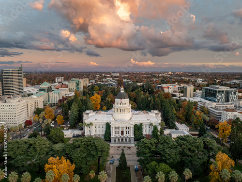 Obraz na płótnie capitol, capital, state, cali, California, state capital, 916, Sacramento, sac, sac state, abc10, tower bridge, newsmen, trump, democrts, farm to fork, cathedral, dome, church, architecture, building, w salonie