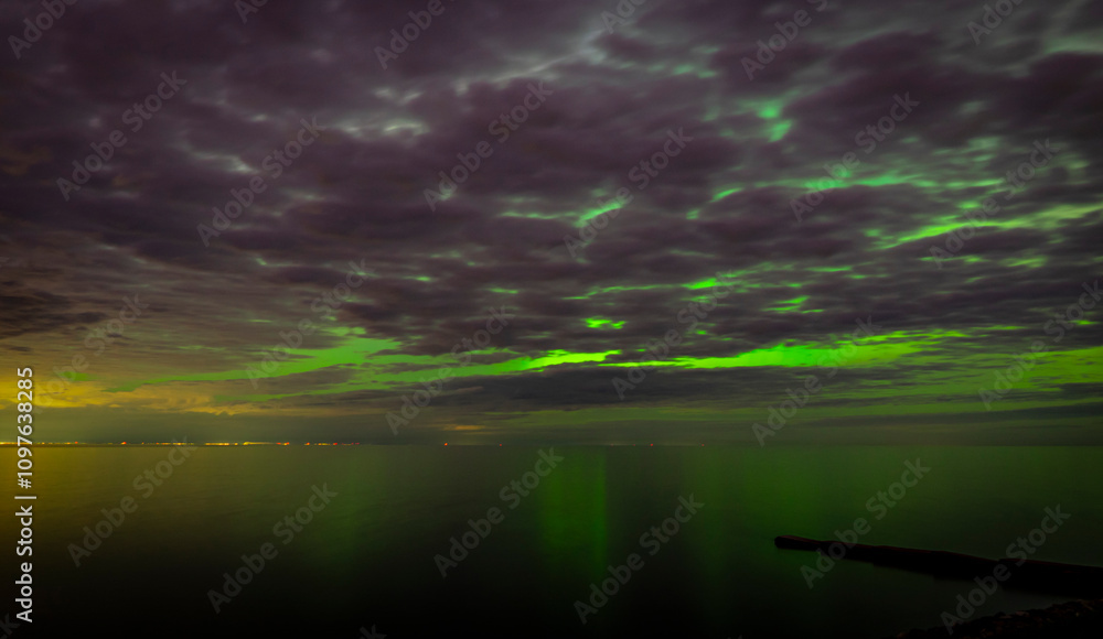 Obraz premium Northern lights in 2024 green sky