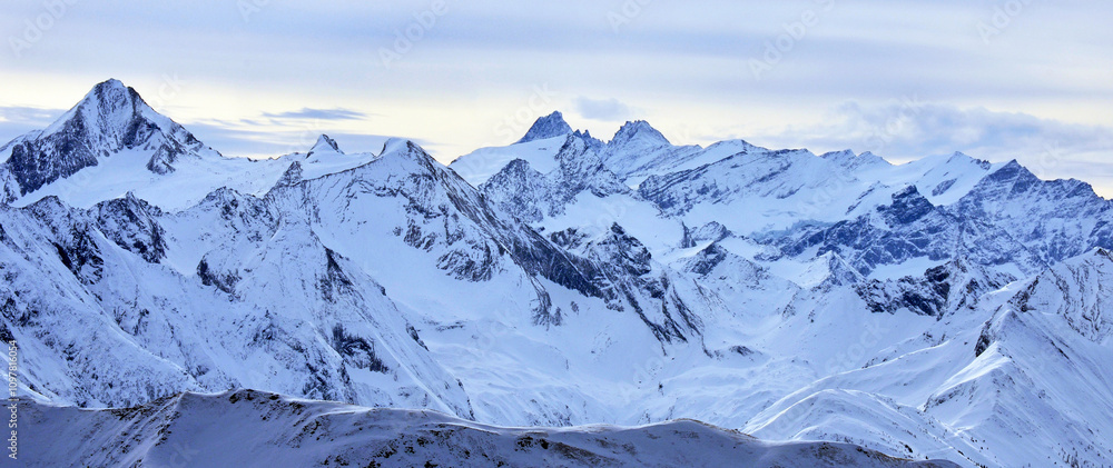Obraz premium Wunderschöne Winterlanschaft in den Alpen