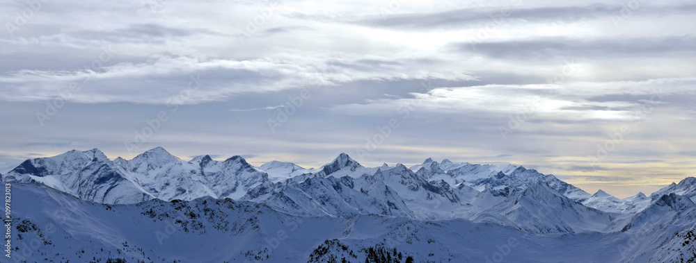 Fototapeta premium Wunderschöne Winterlanschaft in den Alpen