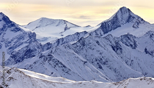 Wallpaper Mural Wunderschöne Winterlanschaft in den Alpen Torontodigital.ca