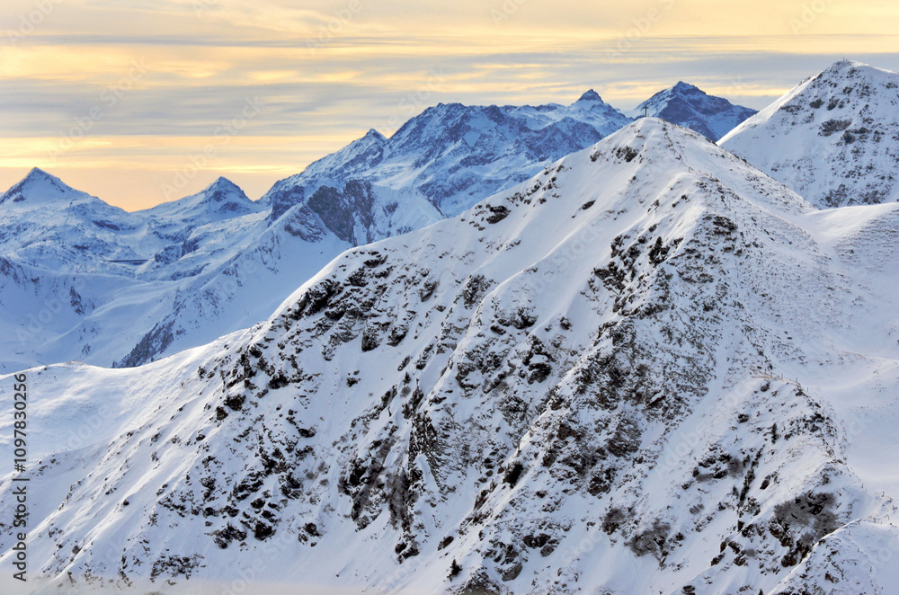 Obraz premium Wunderschöne Winterlanschaft in den Alpen