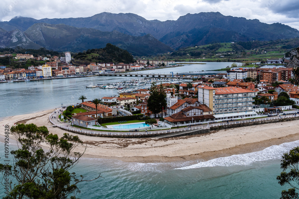 Fototapeta premium Panoramic view of the lovely town of Ribadesella in Asturias