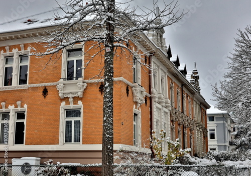 Verschneiter Altbau in Freiburg  photo