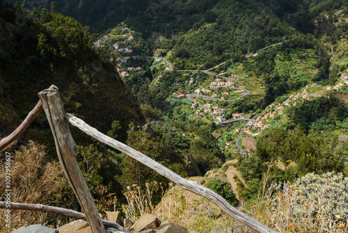 Obraz na płótnie on the trail to Curral das Freiras (The Valley of the Nuns), Madeira, Portugal w salonie