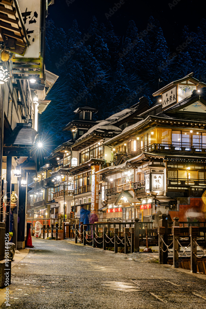 Naklejka premium 山形県 銀山温泉・ライトアップ 