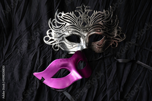 Obraz na płótnie carnival vintage silver mask put on black cloth background. w salonie