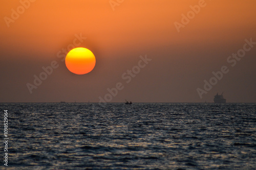 Cuadro en lienzo Sunset at Seaview Karachi, Pakistan