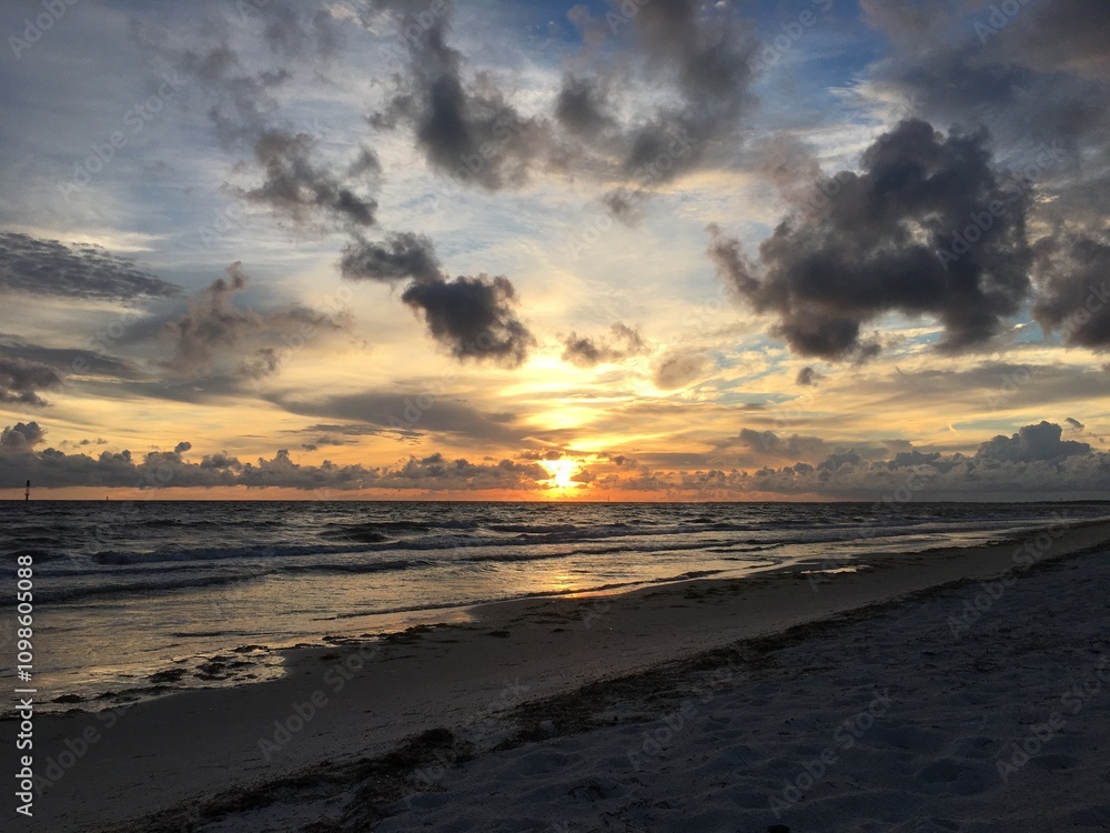 Fototapeta premium dramatic sunset on Cape San Blas