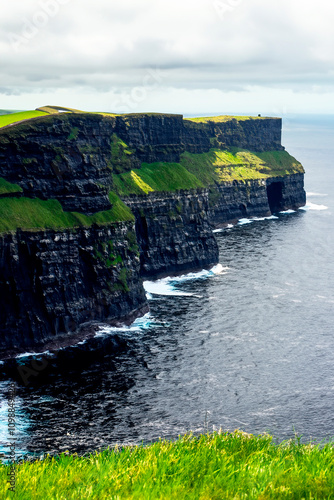Wallpaper Mural Serenity in Nature: Stunning Scenic Views Torontodigital.ca